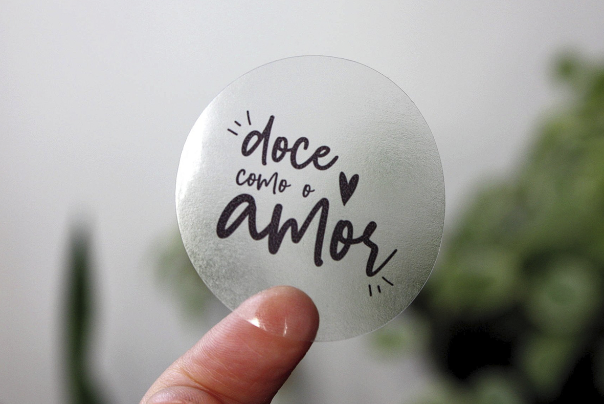Adesivo transparente ou adesivo branco: qual escolher? | Gráfica Bis